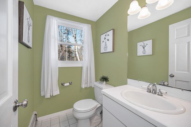 14 Londonderry Road, Windham, NH 03087