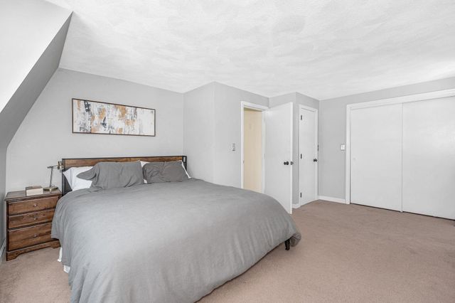 14 Londonderry Road, Windham, NH 03087