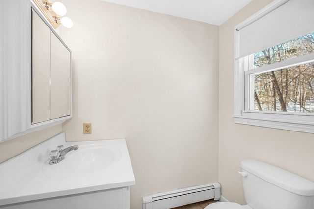 14 Londonderry Road, Windham, NH 03087