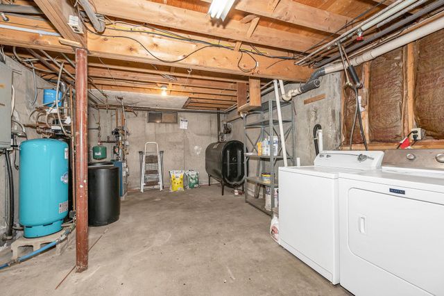 14 Londonderry Road, Windham, NH 03087