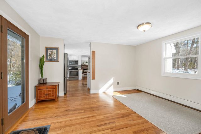 14 Londonderry Road, Windham, NH 03087