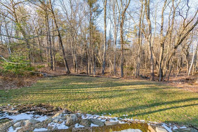 14 Londonderry Road, Windham, NH 03087