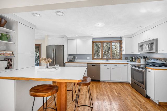 14 Londonderry Road, Windham, NH 03087