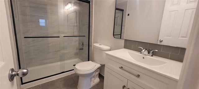 4211 Landshire Bend Drive, Houston, TX 77048