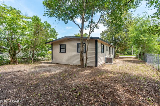 511 W Bartlett Street, Deland, FL 32720