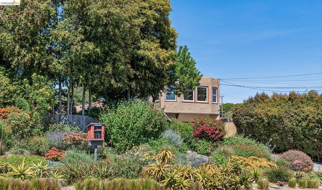 Image 5 of property listing at 5705 Panama Ave, Richmond, CA 94804