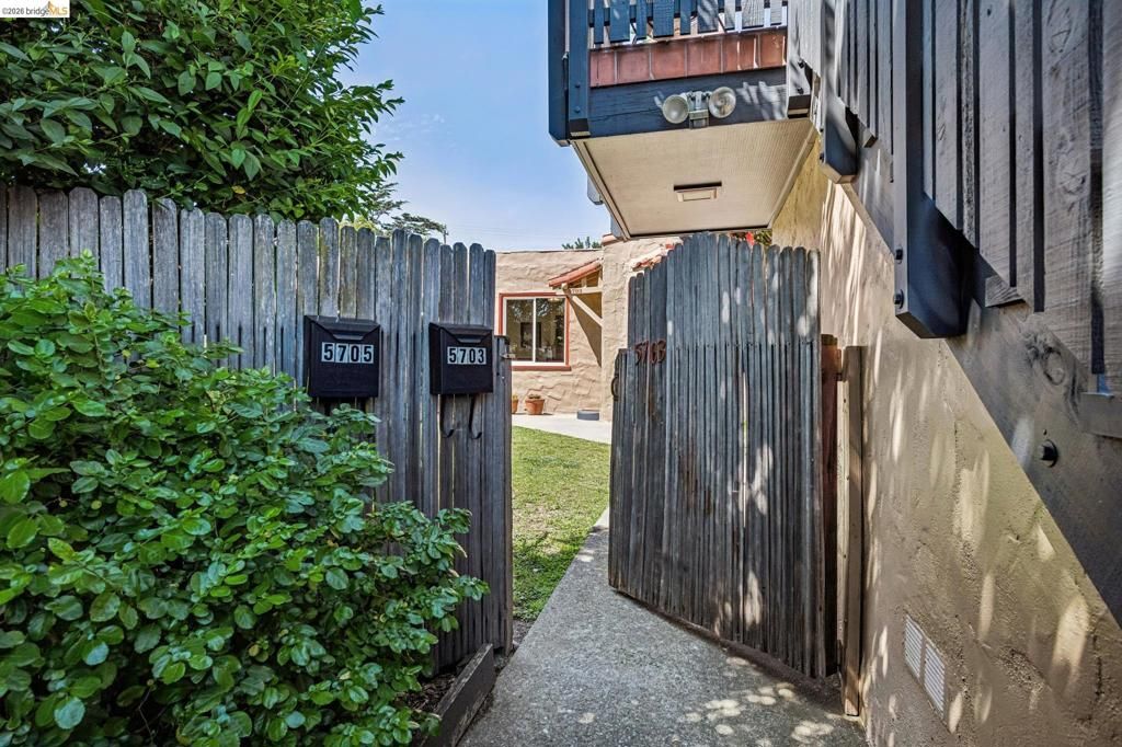 Image 6 of property listing at 5705 Panama Ave, Richmond, CA 94804