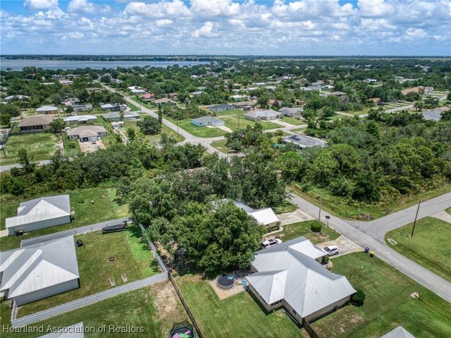 617 Star Fruit Avenue, Lake Placid, FL 33852