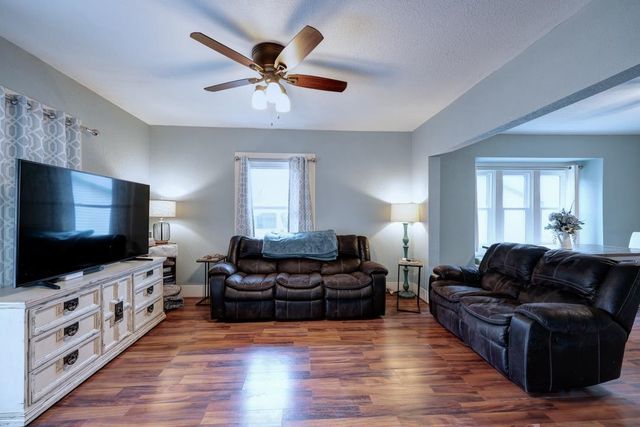 516 E 15th Ave, Winfield, KS 67156