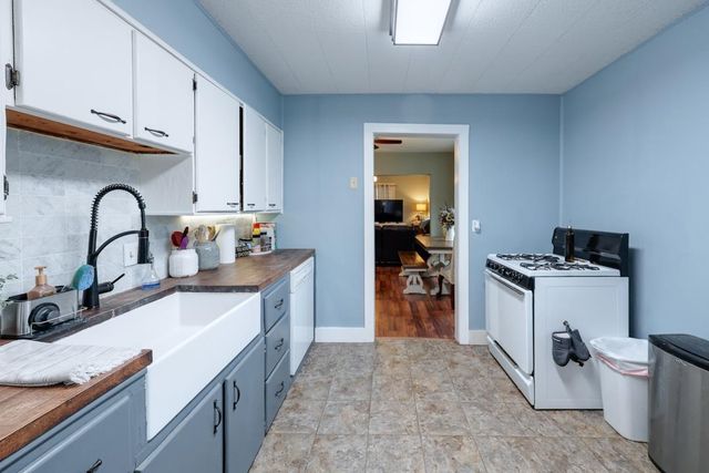 516 E 15th Ave, Winfield, KS 67156