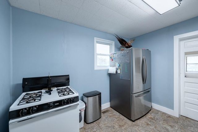 516 E 15th Ave, Winfield, KS 67156