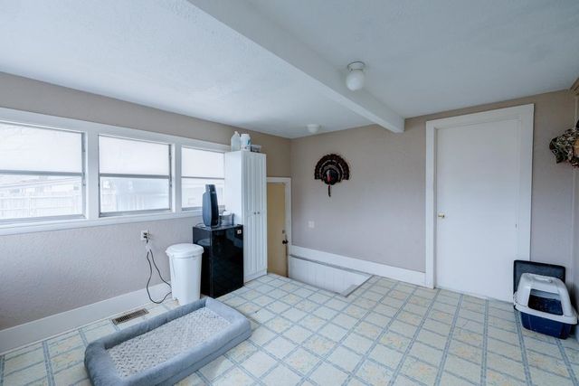 516 E 15th Ave, Winfield, KS 67156