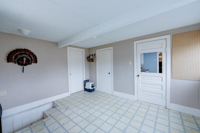 516 E 15th Ave, Winfield, KS 67156