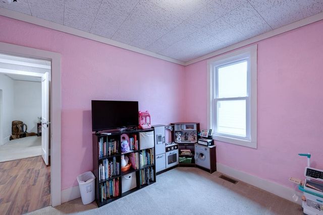 516 E 15th Ave, Winfield, KS 67156