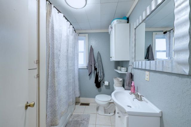 516 E 15th Ave, Winfield, KS 67156