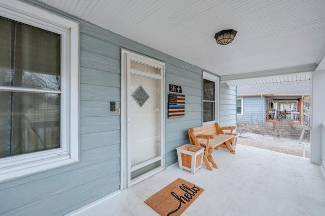 516 E 15th Ave, Winfield, KS 67156