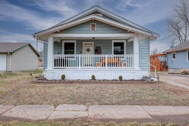 516 E 15th Ave, Winfield, KS 67156