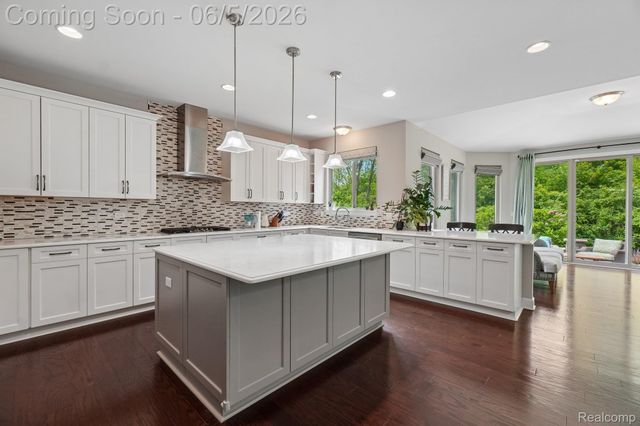 47566 Alpine Drive, Novi, MI 48374