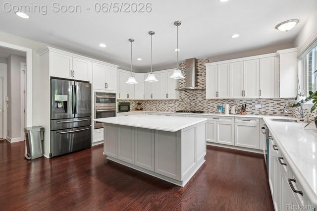 47566 Alpine Drive, Novi, MI 48374