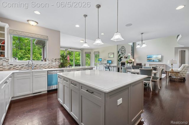 47566 Alpine Drive, Novi, MI 48374