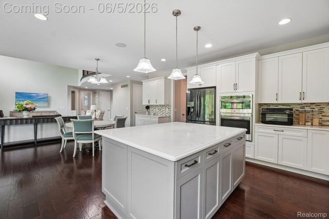 47566 Alpine Drive, Novi, MI 48374