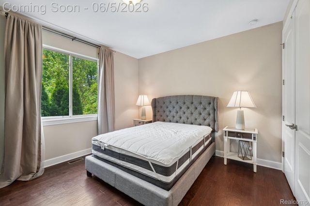 47566 Alpine Drive, Novi, MI 48374