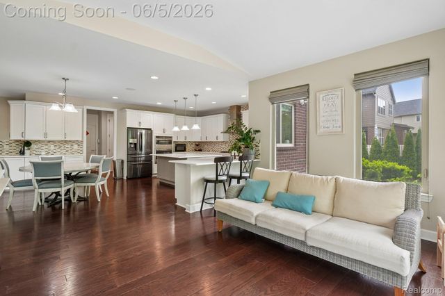 47566 Alpine Drive, Novi, MI 48374