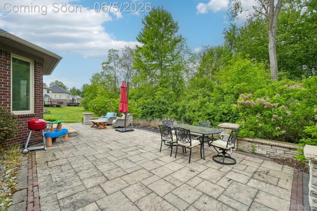 47566 Alpine Drive, Novi, MI 48374