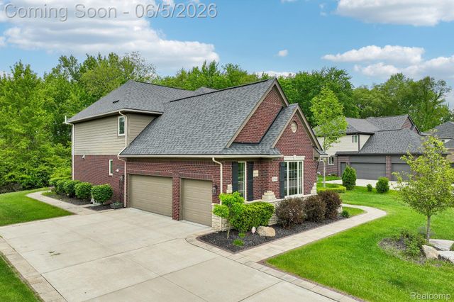 47566 Alpine Drive, Novi, MI 48374