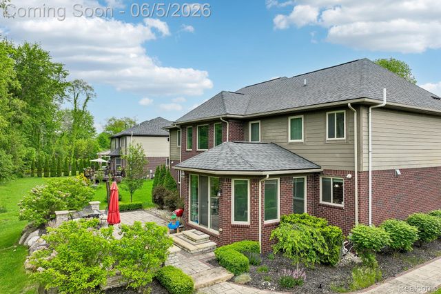 47566 Alpine Drive, Novi, MI 48374