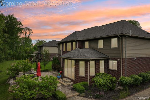 47566 Alpine Drive, Novi, MI 48374