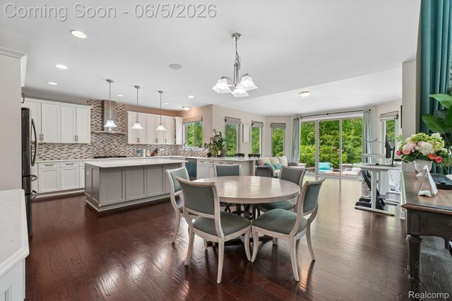 47566 Alpine Drive, Novi, MI 48374