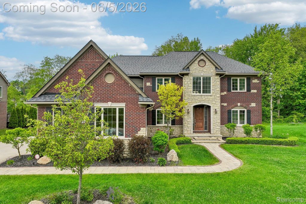 47566 Alpine Drive, Novi, MI 48374