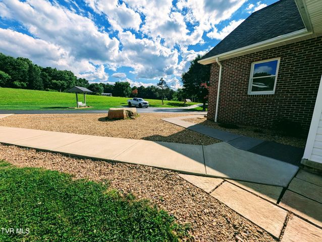 163 Dixie Road, Clintwood, VA 24228