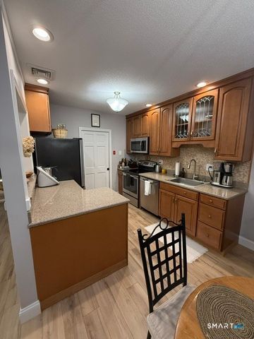 33 Langdon Court B203, Berlin, CT 06037