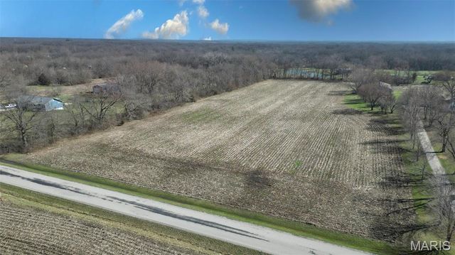 11086 Old Litchfield Trail, Litchfield, IL 62056