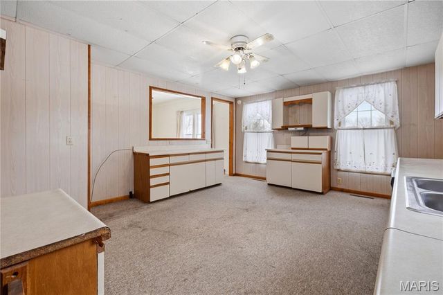 11086 Old Litchfield Trail, Litchfield, IL 62056