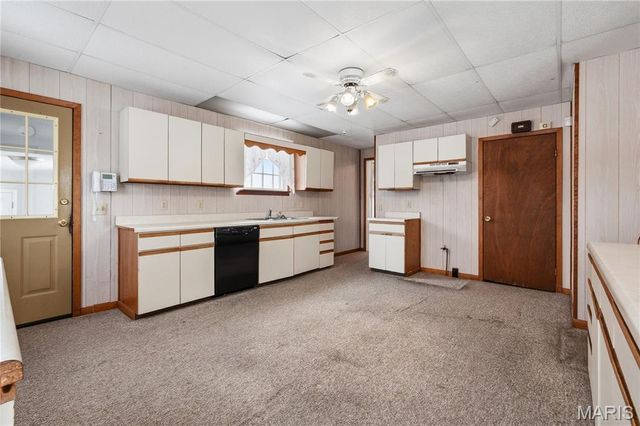 11086 Old Litchfield Trail, Litchfield, IL 62056