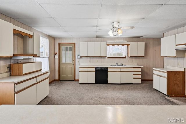 11086 Old Litchfield Trail, Litchfield, IL 62056