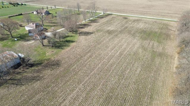 11086 Old Litchfield Trail, Litchfield, IL 62056