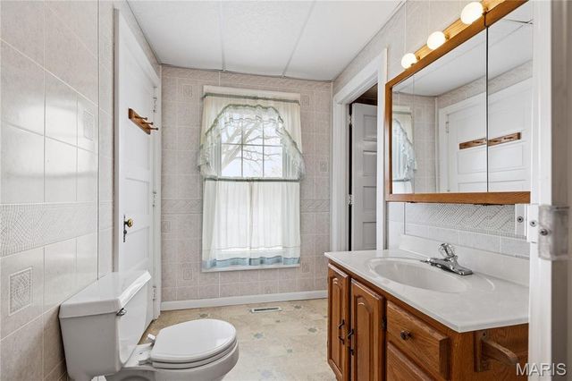 11086 Old Litchfield Trail, Litchfield, IL 62056