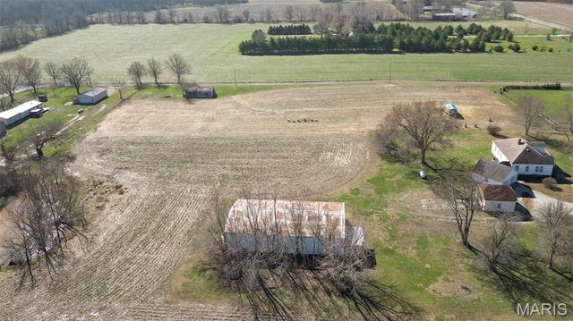 11086 Old Litchfield Trail, Litchfield, IL 62056