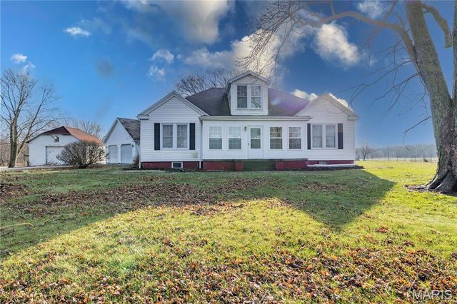 11086 Old Litchfield Trail, Litchfield, IL 62056