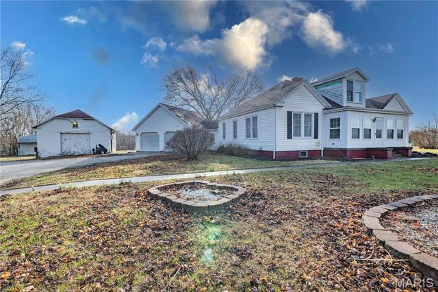 11086 Old Litchfield Trail, Litchfield, IL 62056