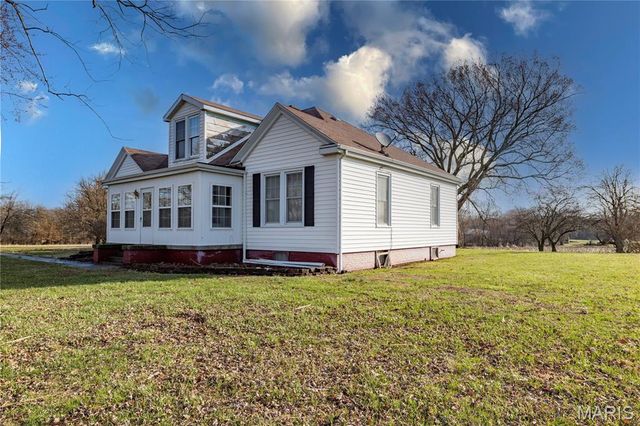 11086 Old Litchfield Trail, Litchfield, IL 62056