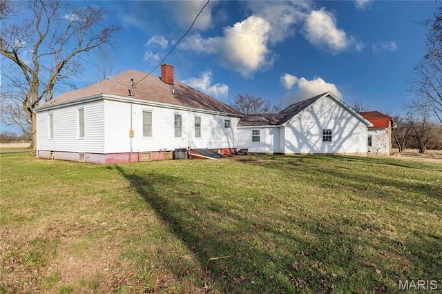 11086 Old Litchfield Trail, Litchfield, IL 62056