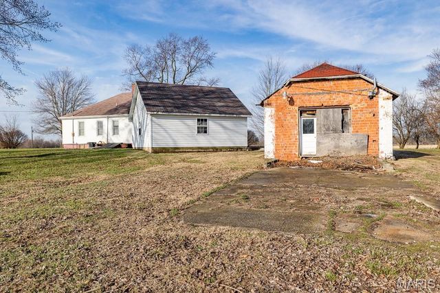 11086 Old Litchfield Trail, Litchfield, IL 62056