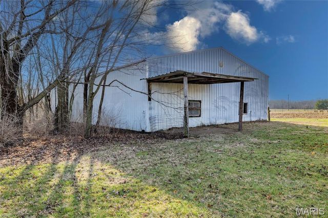 11086 Old Litchfield Trail, Litchfield, IL 62056