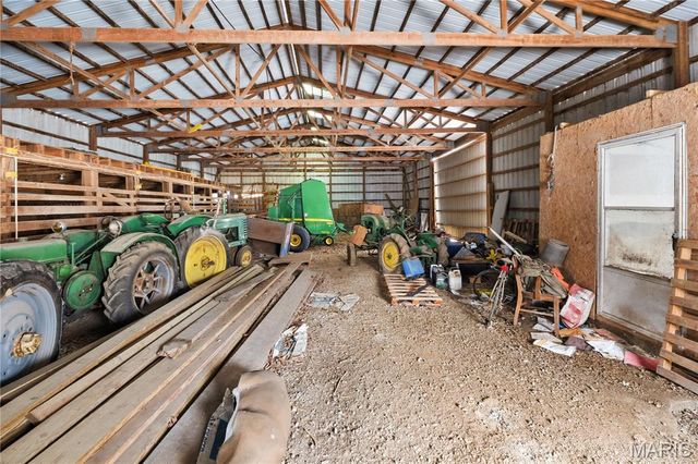 11086 Old Litchfield Trail, Litchfield, IL 62056