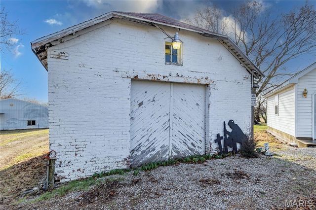 11086 Old Litchfield Trail, Litchfield, IL 62056